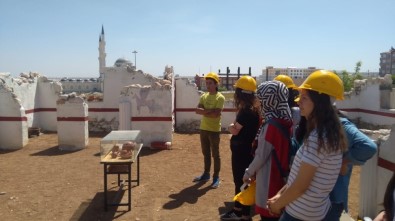 Lise Öğrencileri KMÜ Arkeoloji Bölümünü Ziyaret Etti