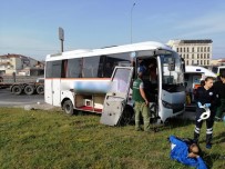 HıZıR - Servis Midibüsü Bariyerleri Parçalayarak Karşı Şeride Geçti Açıklaması 1 Yaralı