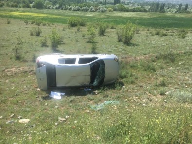 Tosya Sapaca Köyünde Otomobil Tarlaya Uçtu Açıklaması 2 Yaralı