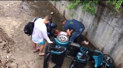 Turistleri Taşıyan Elektrikli Bisiklet Sulama Kanalına Uçtu Açıklaması 1'İ Ağın 2 Yaralı