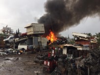 HURDA OTOMOBİL - Antalya'da Düşen Yıldırım 10 Aracı Yaktı