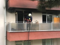 Başkent'te Salonu Yanan Evde 3 Kişi Yaralandı