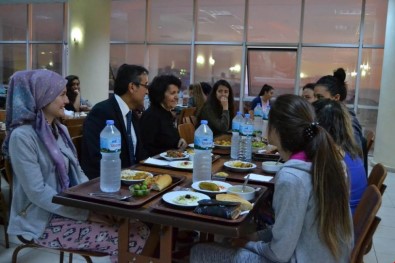 Kaymakam Yücel, Efe-Ayşe Yurdunda İftar Yemeğine Katıldı