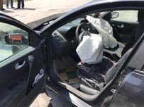 Otomobil Kamyon İle Çarpıştı Açıklaması 5 Yaralı