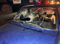 EZİLME TEHLİKESİ - (Özel) Gece Yürüyüşüne Çıkan Gence Otomobil Çarptı