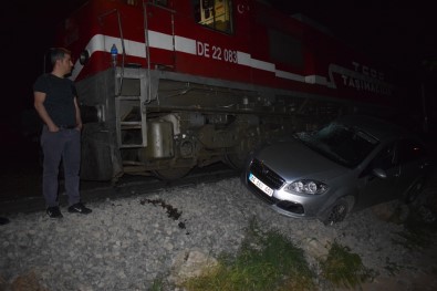 Yyolcu Treni Otomobile Çaptı, Faciadan Dönüldü