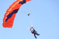 EFES - 19 Mayıs'ta, 19 Kişiyle Binlerce Metre Yükseklikten 100. Yıla Özel Atlayış