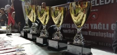 19 Mayıs Yağlı Güreşleri' Kartal Sahilinde Gerçekleştirildi