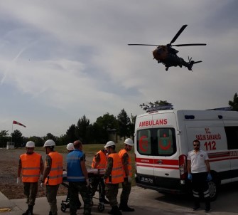 Askeri Helikopter Yaralı Çocuk İçin Havalandı
