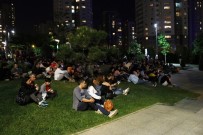 TEZAHÜRAT - Ataşehirliler Anadolu Efes-CSKA Moskova Maçını Dev Ekranda Seyretti