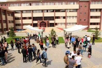 Bayburt Üniversitesi 'Dijital Dönüşüm'de İlk Dönemini Final Sınavıyla Tamamladı