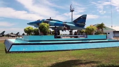 Fransız Savaş Uçakları Endonezya'ya Acil İniş Yaptı