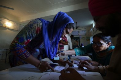 Hindistan'da 5 Haftadır Süren Seçimlerde Oy Verme İşlemi Bitti