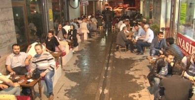 Konya'da İftardan Sonra Közde Çay Gelenek Haline Geldi