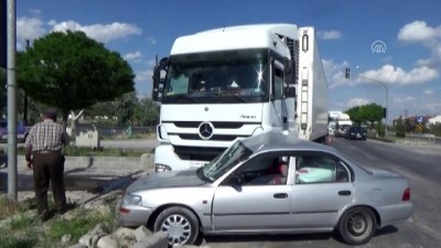 Konya'da Tır İle Otomobil Çarpıştı Açıklaması 2 Yaralı