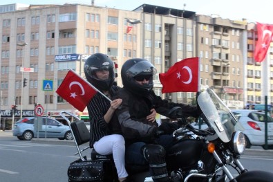 Motosiklet Tutkunları 'Demirden At'larını 19 Mayıs İçin Sürdü