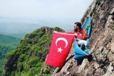 Ordulu 2 Genç, 19 Mayıs'ı Uçurumda Kutladı