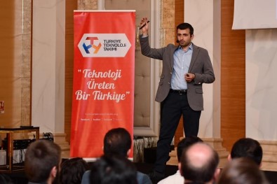 T3 Vakfı Mütevelli Heyeti Başkanı Bayraktar Gençlerle Buluştu