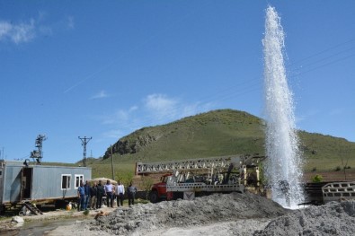 Van Gölü Kıyısında 60 Derecelik Termal Su Kaynağı Bulundu