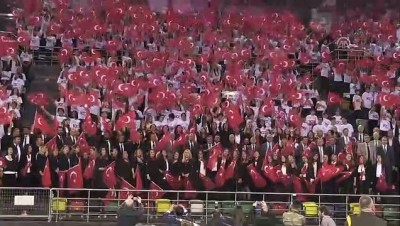 1919 Kişilik Koro Şarkılar Seslendirdi