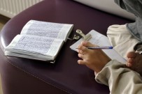 Azmiyle Bütün Engelleri Aştı Kitap Yazdı