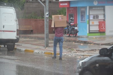 Burhaniye'de Evleri Su Bastı