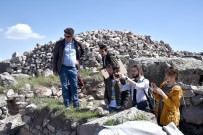 NECMETTİN ERBAKAN - Gevale Kalesi'nde Tarihe İz Düşüldü