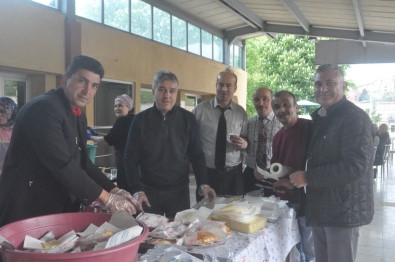 Hayatlarını Kaybeden İş Arkadaşları İçin Dua Edip Kurban Kestiler