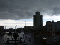 İstanbul'da kara bulutlar gündüzü geceye çevirdi