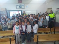 Lapseki'de Öğrencilere Yaya Öncelikli Trafik Eğitimi Veriliyor