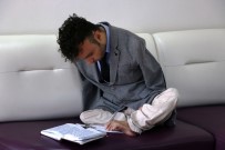 (Özel) Bedensel Engelli Milli Yüzücü, Ayağıyla Yazdığı Kitabı İçin Destek İstedi