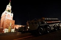 ZAFER GÜNÜ - Rus Ordusu Gece Yarısı Kızıl Meydan'da Prova Yaptı