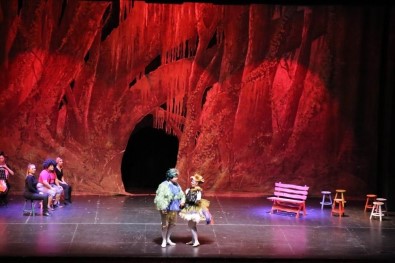 'Sihirli Dünya' Bu Sezon Son Kez Sahnede