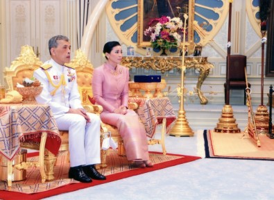 Tayland Kralından Sürpriz Evlilik