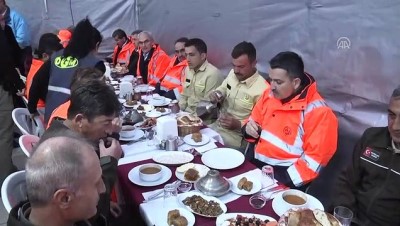 Bakan Pakdemirli, Ormancılarla Bin 860 Rakımda İftar Yaptı