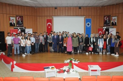 Batman Üniversitesi'nde 'Bir Kardeşlik Türküsü Anadolu' Konulu Söyleşi Düzenlendi