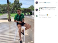 MİLLİ FUTBOLCU - Cenk Tosun'dan Denizlispor Formalı Şampiyonluk Paylaşımı