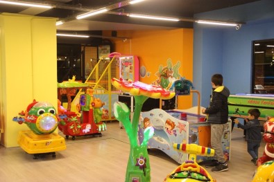 Çocukları Rahat Etsin Diye Açtığı Oyun Salonu Türkiye'ye Yayıldı
