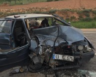 GAZLıGÖL - İki Araç Kafa Kafaya Çarpıştı Açıklaması 4 Yaralı
