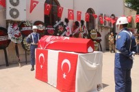 BAYRAM YıLMAZ - Kalp Krizi Geçirip Şehit Olan Acemi Asker Adana'da Toprağa Verildi