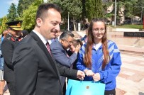 TUGAY KOMUTANI - Pazaryeri Spor Kickboks Kulübü Ödüllendirildi