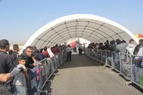 SINIR KAPISI - Suriyeliler bayram için ülkelerine gidiyor