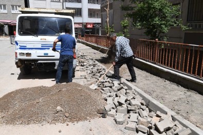 Tahrip Olan Yollar Onarılıyor