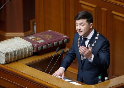 Zelenskiy'in İlk İcraatı Erken Seçim