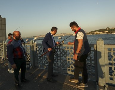 Bakan Kasapoğlu'nun İstanbul'da Balık Tutma Keyfi