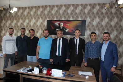 Gönen, Ödül Alan Okulu Kutladı