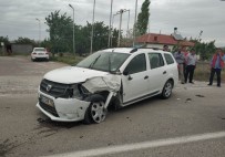 KOZANLı - Kulu Otomobiller Çarpıştı Açıklaması 2 Yaralı