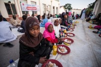 KOCATEPE CAMII - Ramazan Bereketi TDV İyilik Sofralarında Yaşanıyor
