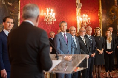 Avusturya'da Geçici Hükümet Göreve Başladı