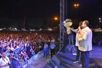 BELEDİYE MECLİS ÜYESİ - DJ Turkuaz Ve Eypio Konseri Akhisarlı Gençleri Mest Etti